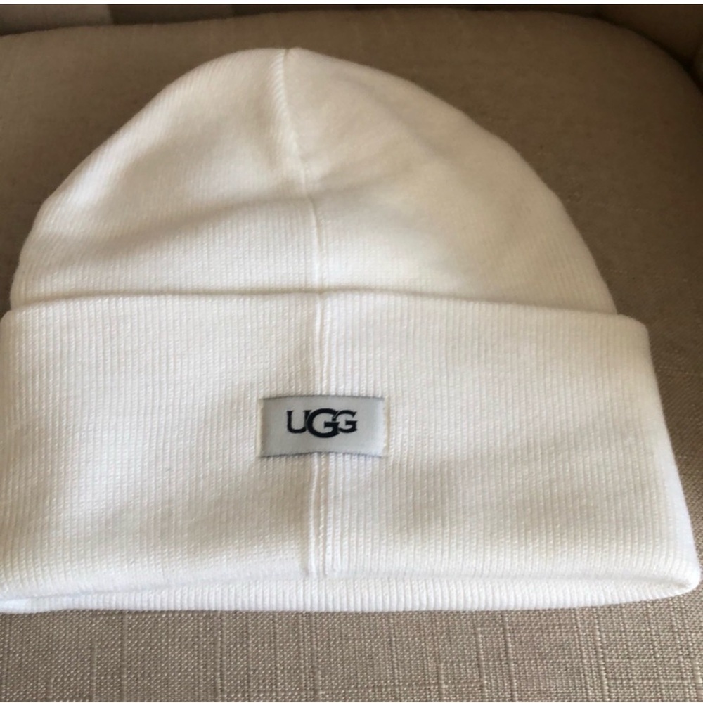 Nwt Ugg knit cuff hat.